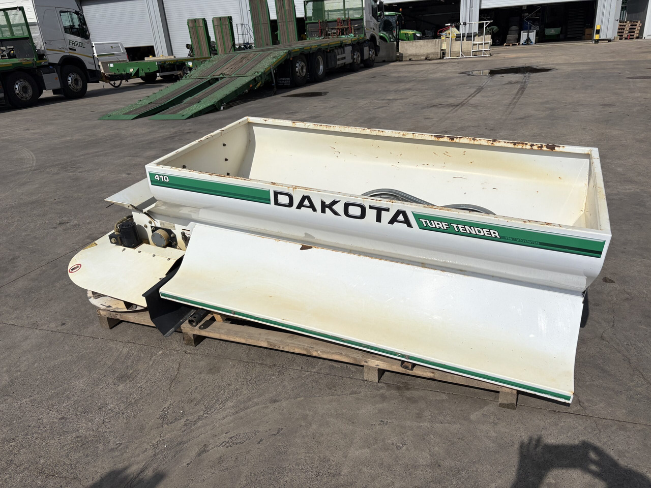 Dakota 410 Top Dresser to suit 2030A Pro Gator - Spandiconcime: foto 2 Dakota 410 Top Dresser to suit 2030A Pro Gator - Spandiconcime: foto 2