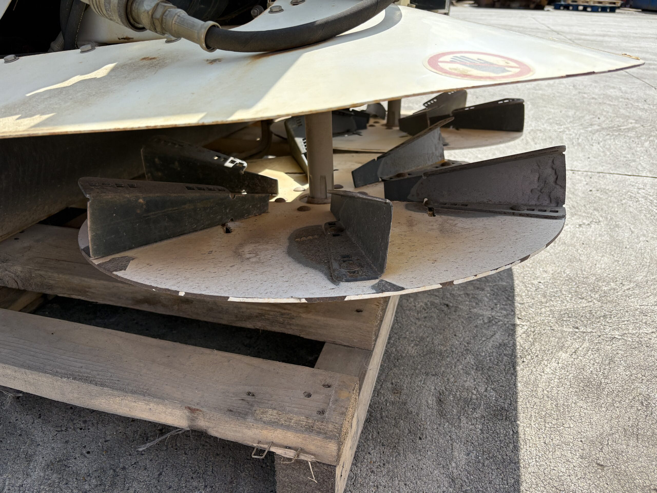 Dakota 410 Top Dresser to suit 2030A Pro Gator - Spandiconcime: foto 4 Dakota 410 Top Dresser to suit 2030A Pro Gator - Spandiconcime: foto 4