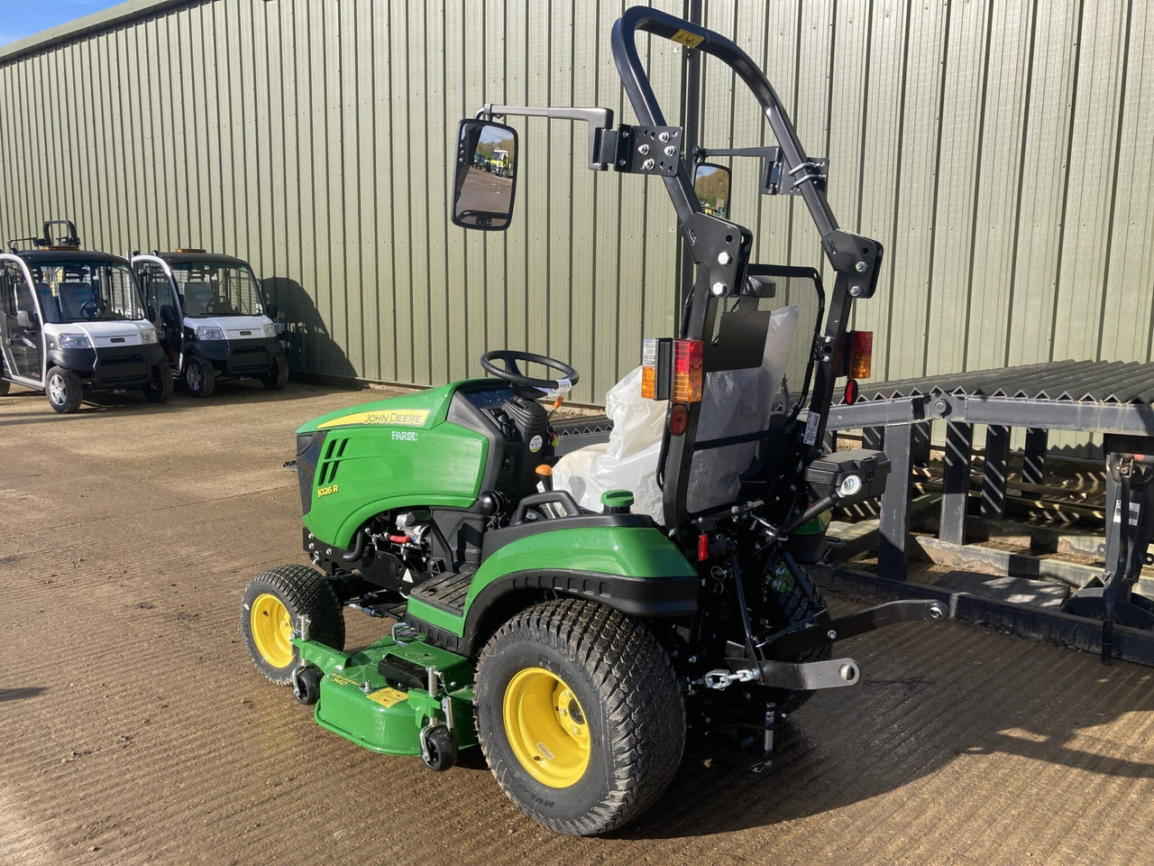 John Deere 1026R compact tractor - Trattore piccolo: foto 3 John Deere 1026R compact tractor - Trattore piccolo: foto 3