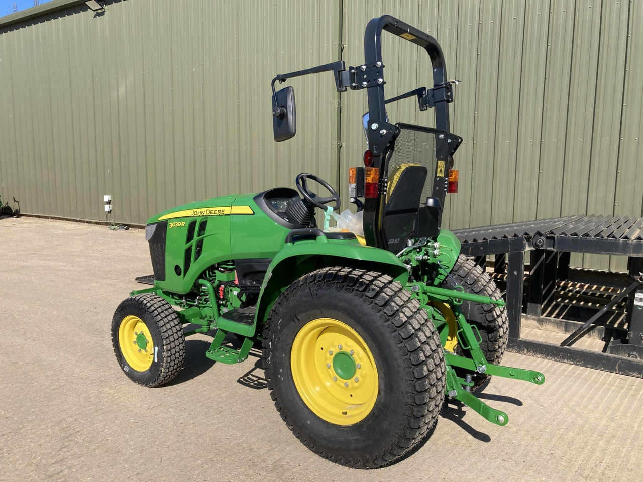 John Deere 3039R compact tractor - Trattore piccolo: foto 3 John Deere 3039R compact tractor - Trattore piccolo: foto 3
