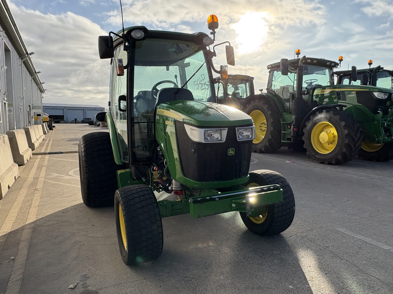 John Deere 4066R Compact Tractor - Trattore piccolo: foto 5 John Deere 4066R Compact Tractor - Trattore piccolo: foto 5