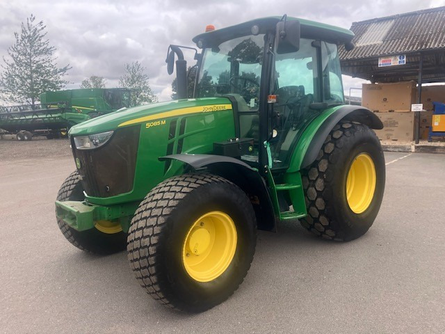 John Deere 5085M - Trattore: foto 1 John Deere 5085M - Trattore: foto 1
