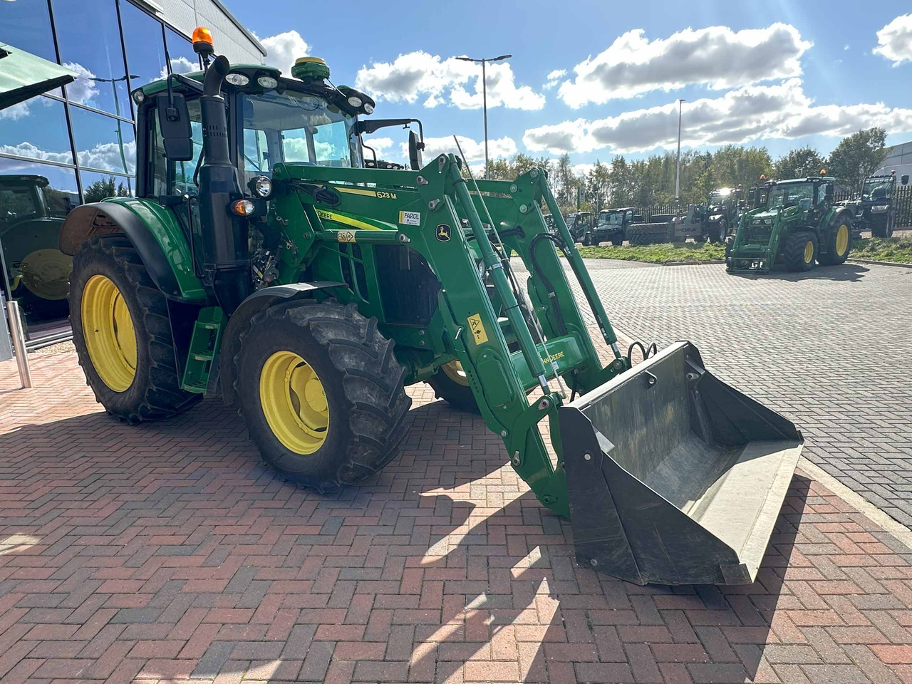 John Deere 6110M + 623M - Trattore: foto 5 John Deere 6110M + 623M - Trattore: foto 5
