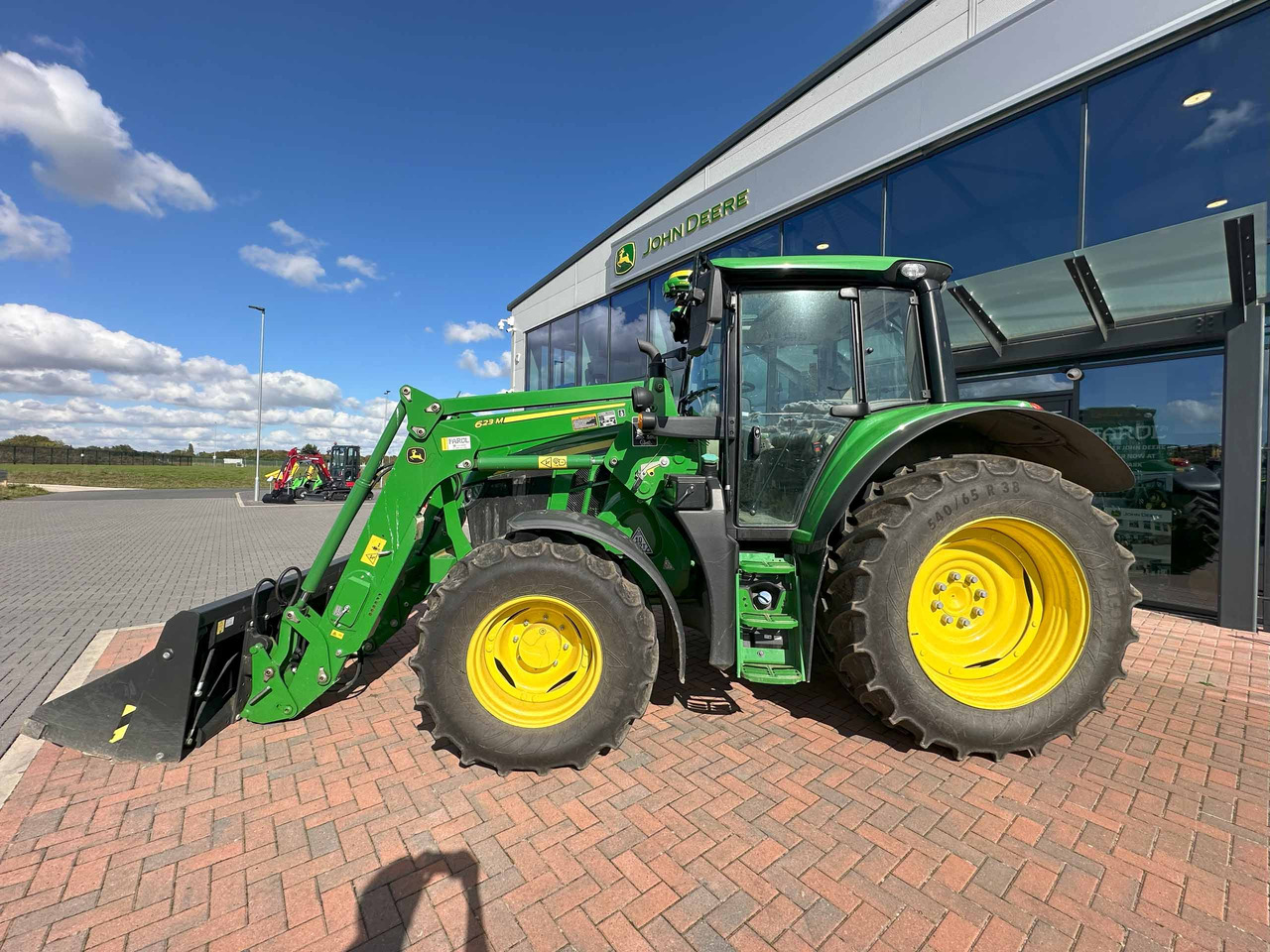 John Deere 6110M + 623M - Trattore: foto 3 John Deere 6110M + 623M - Trattore: foto 3