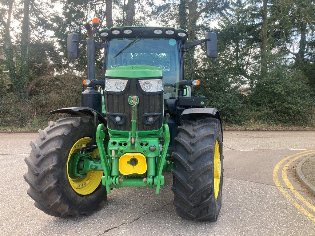 John Deere 6215R - Trattore: foto 2 John Deere 6215R - Trattore: foto 2