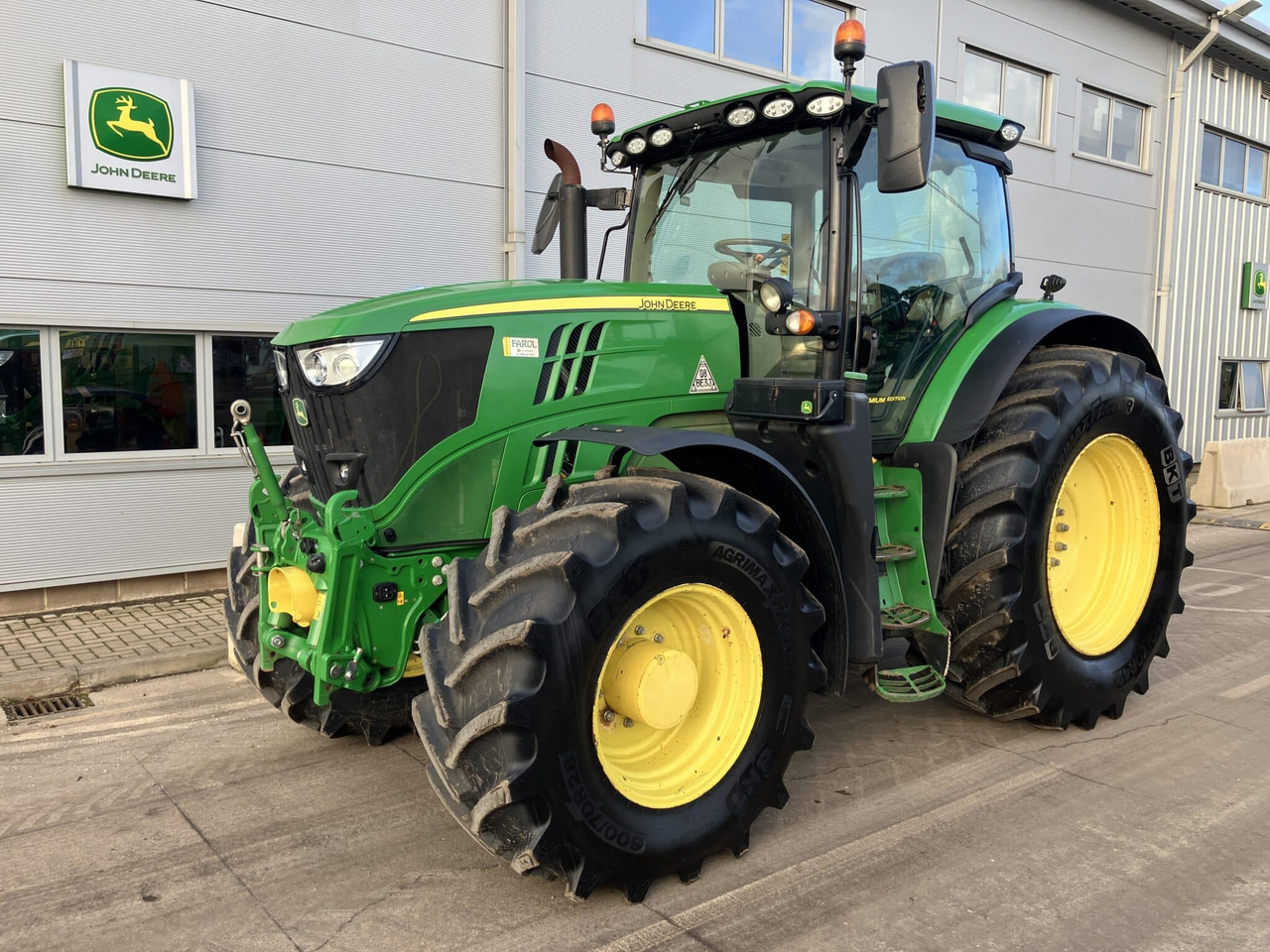 John Deere 6215R - Trattore: foto 1 John Deere 6215R - Trattore: foto 1