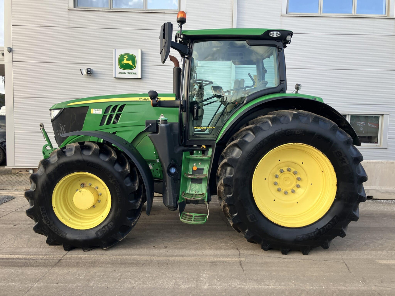 John Deere 6215R - Trattore: foto 2 John Deere 6215R - Trattore: foto 2