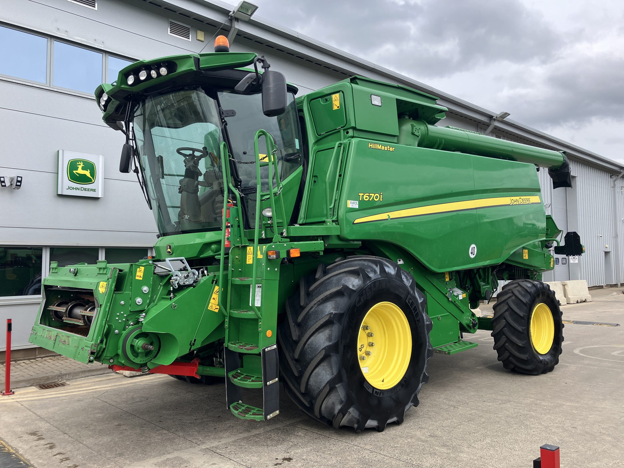 John Deere T670i HillMaster - Mietitrebbia: foto 1 John Deere T670i HillMaster - Mietitrebbia: foto 1