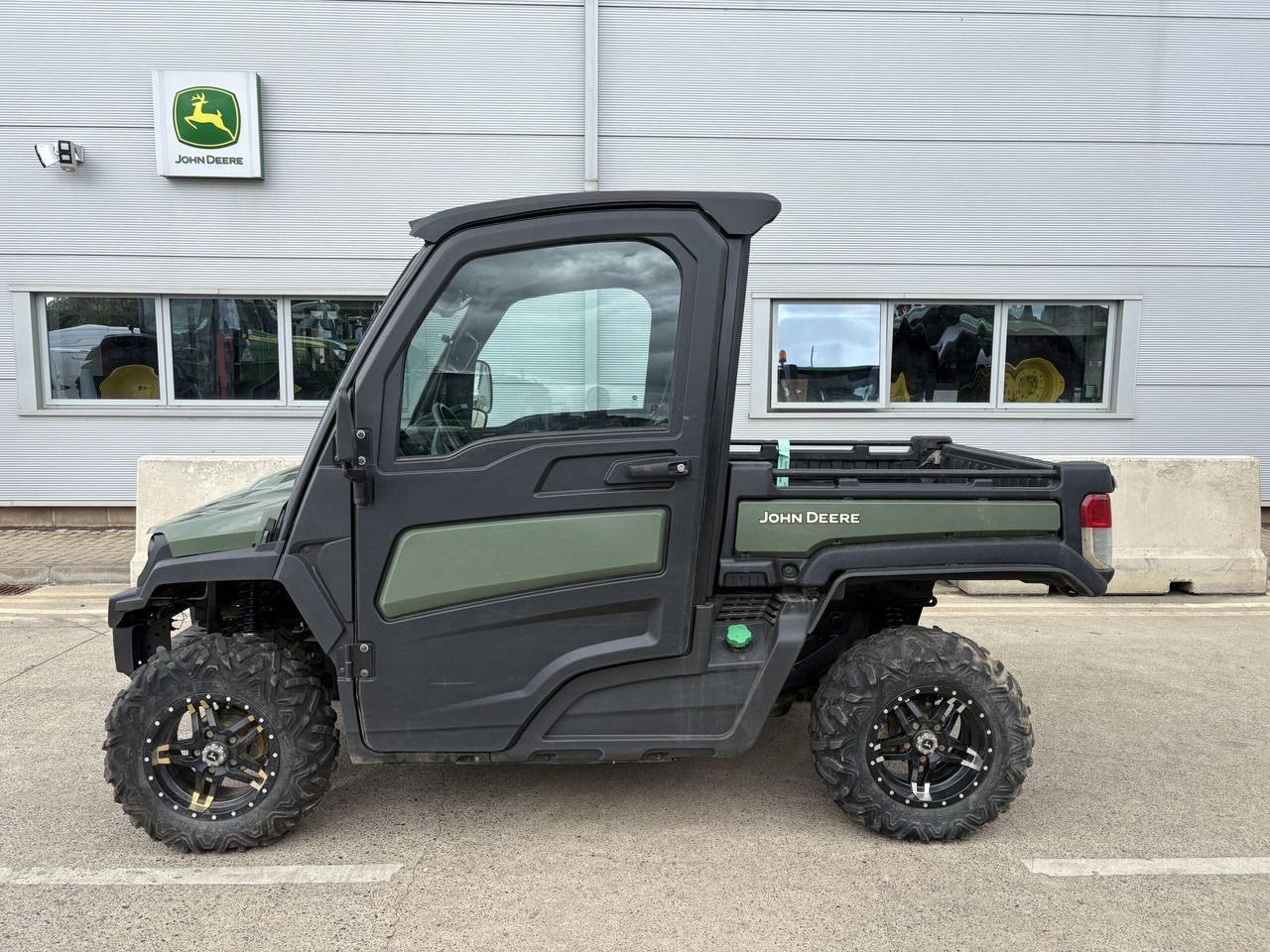John Deere XUV865M Gator - Quad: foto 1 John Deere XUV865M Gator - Quad: foto 1