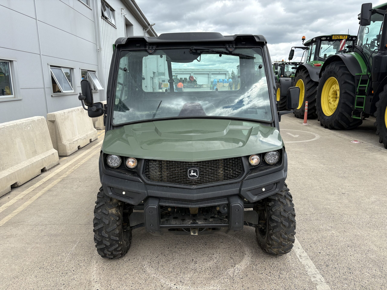 John Deere XUV865M Gator - Quad: foto 2 John Deere XUV865M Gator - Quad: foto 2