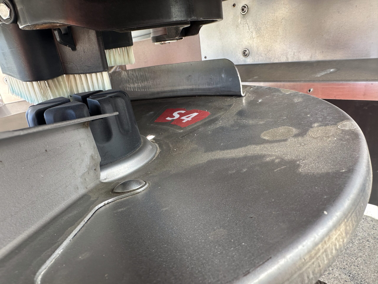 Spandiconcime Kuhn Axis 40.2 M-EMC-W: foto 7