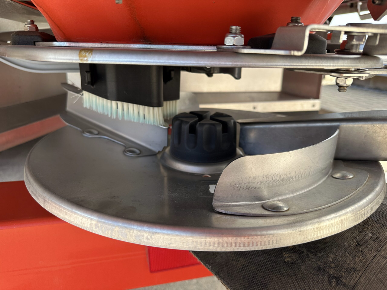 Spandiconcime Kuhn Axis 40.2 M-EMC-W: foto 6