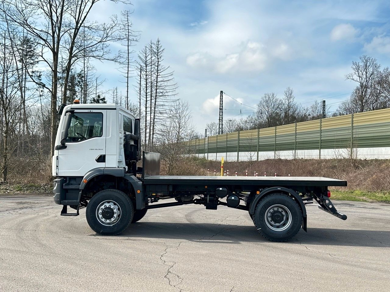 MAN TGM 18.320 4x4 Euro 6e Plato - Autocarro con pianale/ Cassone fisso: foto 3 MAN TGM 18.320 4x4 Euro 6e Plato - Autocarro con pianale/ Cassone fisso: foto 3