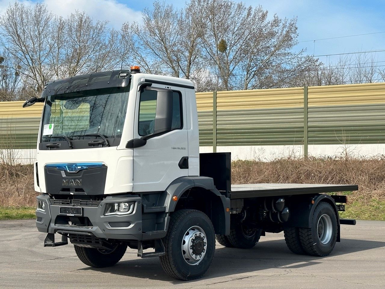 MAN TGM 18.320 4x4 Euro 6e Plato - Autocarro con pianale/ Cassone fisso: foto 1 MAN TGM 18.320 4x4 Euro 6e Plato - Autocarro con pianale/ Cassone fisso: foto 1