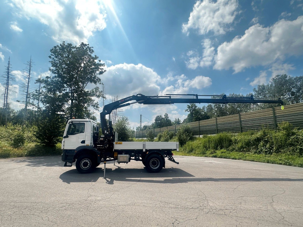 MAN TGM 18.320 4x4 Euro 6e Pritsche Hiab 228-4 Kran - Autocarro con pianale/ Cassone fisso, Camion con gru: foto 3 MAN TGM 18.320 4x4 Euro 6e Pritsche Hiab 228-4 Kran - Autocarro con pianale/ Cassone fisso, Camion con gru: foto 3