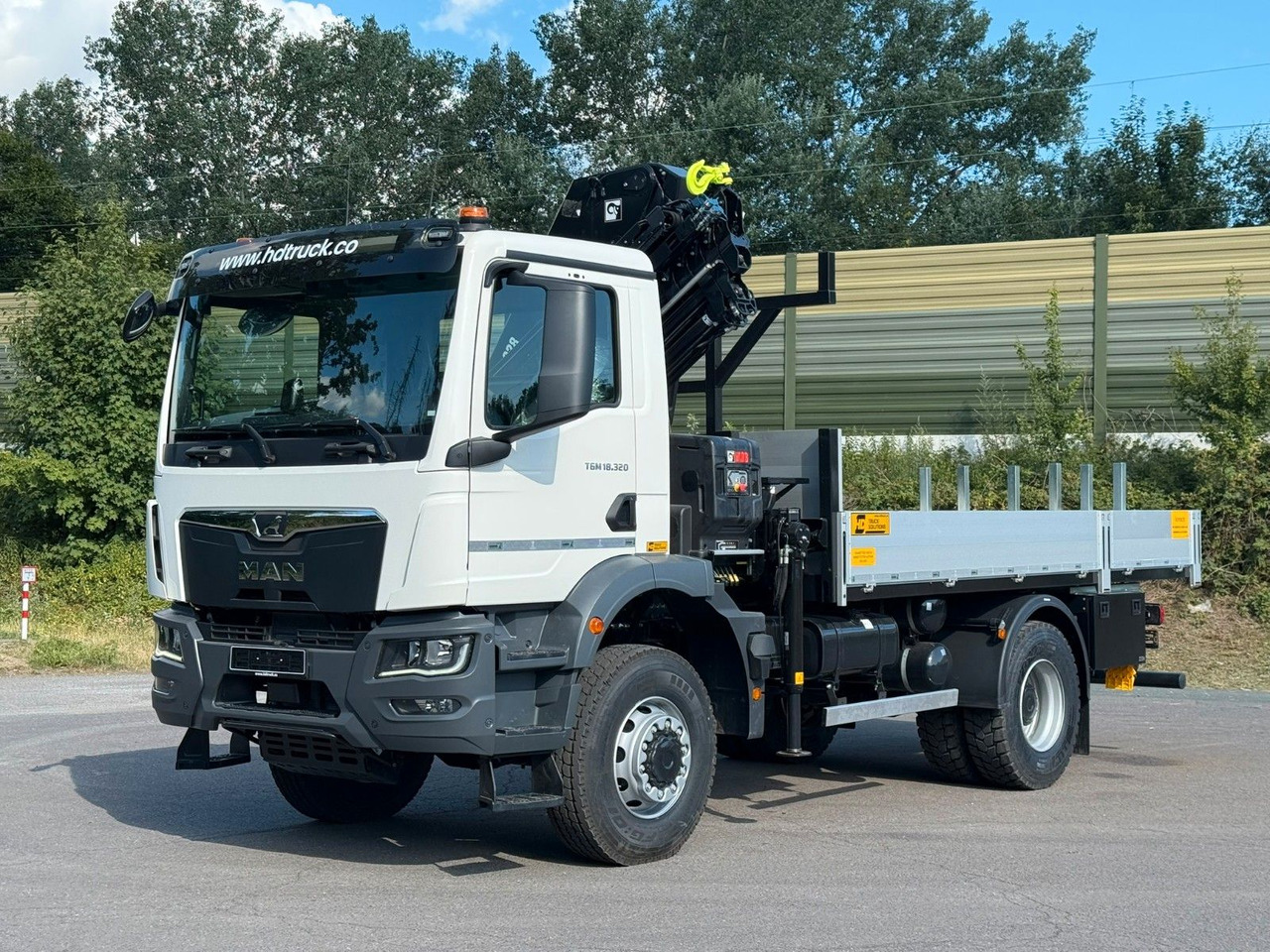 MAN TGM 18.320 4x4 Hiab 228-4 Kran - Camion con gru: foto 2 MAN TGM 18.320 4x4 Hiab 228-4 Kran - Camion con gru: foto 2
