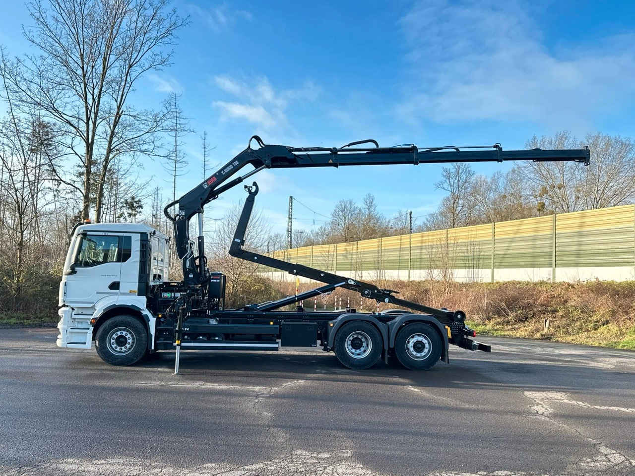 MAN TGS 26.470 6x2 Abrollkipper + Kran Hiab 138-3 - Autocarro scarrabile, Camion con gru: foto 3 MAN TGS 26.470 6x2 Abrollkipper + Kran Hiab 138-3 - Autocarro scarrabile, Camion con gru: foto 3