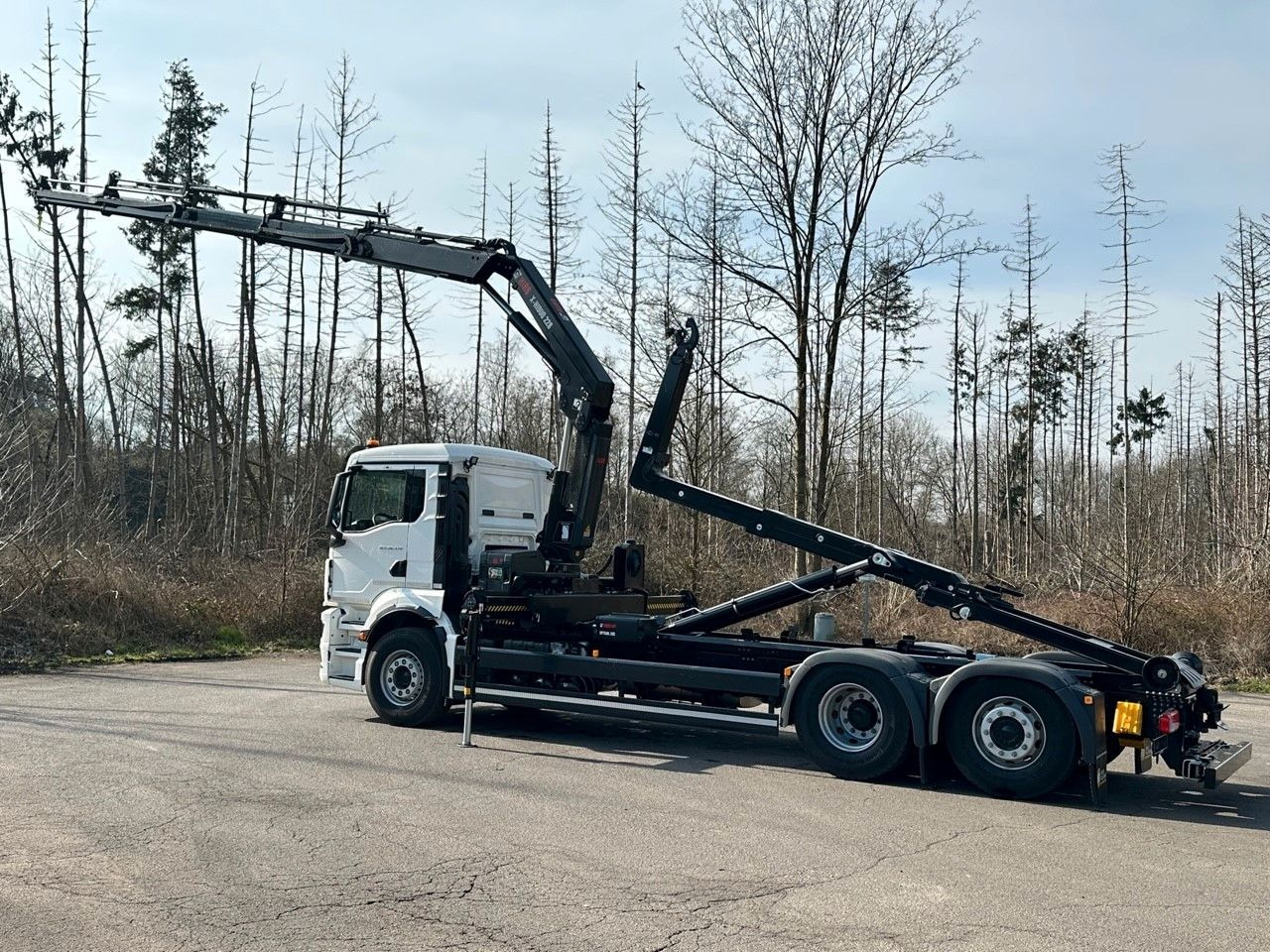 MAN TGS 26.470 6x2 Abrollkipper + Kran Hiab 228-4 - Autocarro scarrabile, Camion con gru: foto 4 MAN TGS 26.470 6x2 Abrollkipper + Kran Hiab 228-4 - Autocarro scarrabile, Camion con gru: foto 4