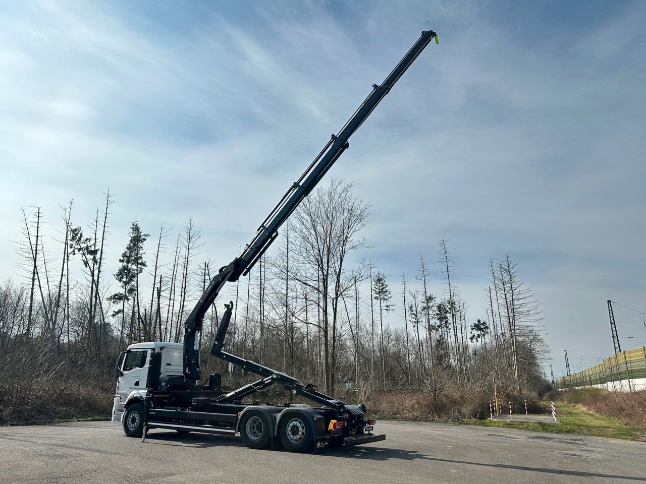 MAN TGS 26.470 6x2 Abrollkipper + Kran Hiab 228-4 - Autocarro scarrabile, Camion con gru: foto 3 MAN TGS 26.470 6x2 Abrollkipper + Kran Hiab 228-4 - Autocarro scarrabile, Camion con gru: foto 3