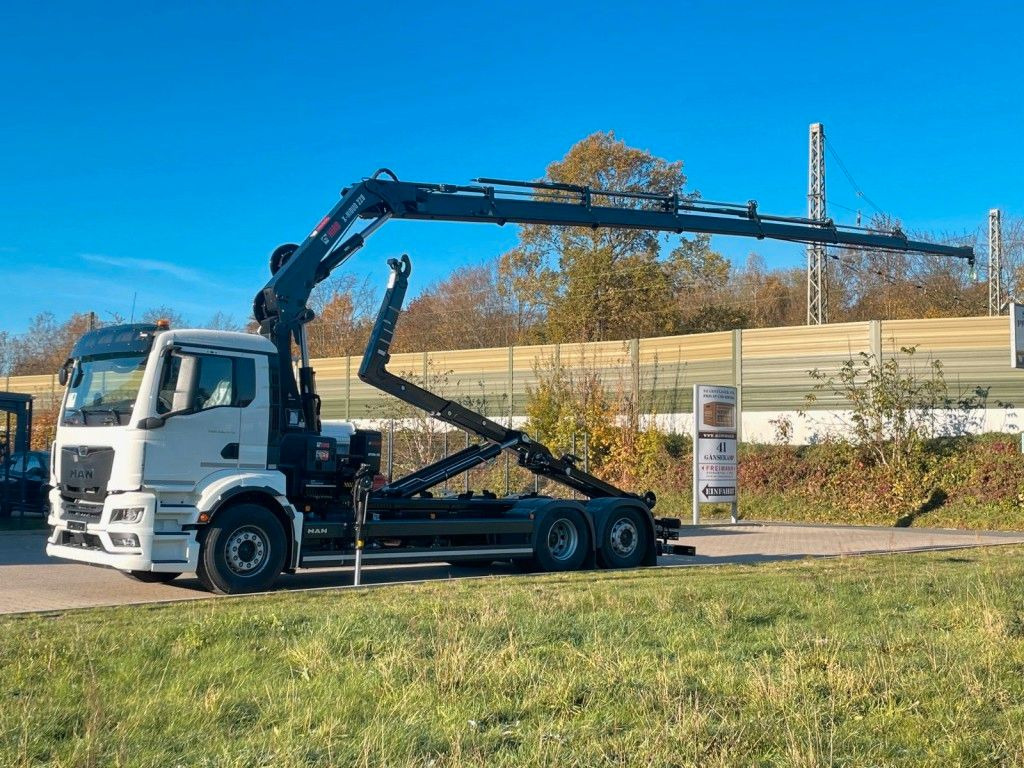 MAN TGS 26.470 6x2 Abrollkipper + Kran Hiab 228-6 - Autocarro scarrabile, Camion con gru: foto 2 MAN TGS 26.470 6x2 Abrollkipper + Kran Hiab 228-6 - Autocarro scarrabile, Camion con gru: foto 2