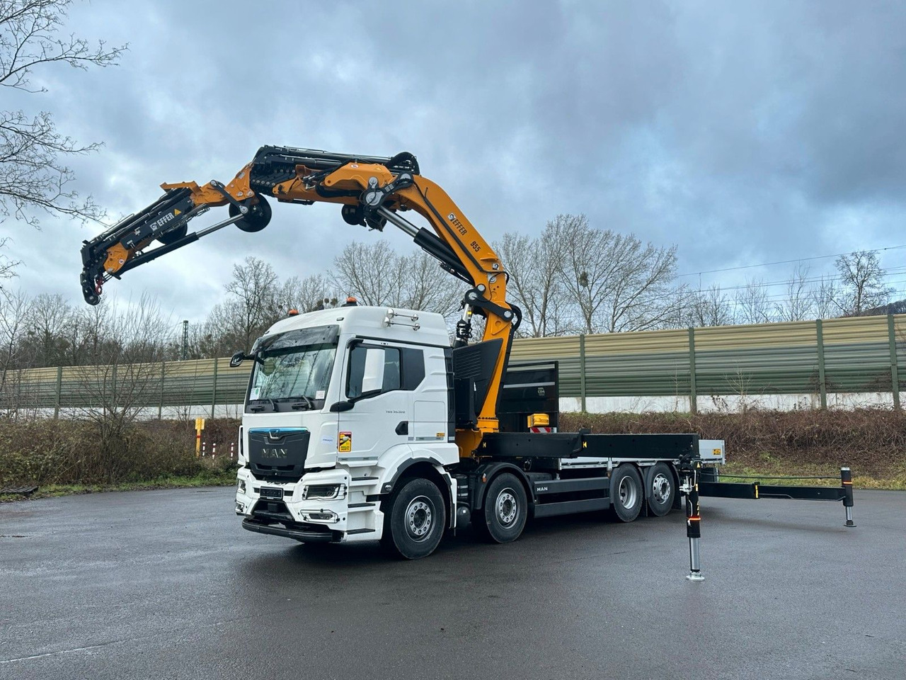 MAN TGS 35.520 8X2 Hiab EFFER 955-8s +Jib 6s - Autocarro con pianale/ Cassone fisso, Camion con gru: foto 1 MAN TGS 35.520 8X2 Hiab EFFER 955-8s +Jib 6s - Autocarro con pianale/ Cassone fisso, Camion con gru: foto 1