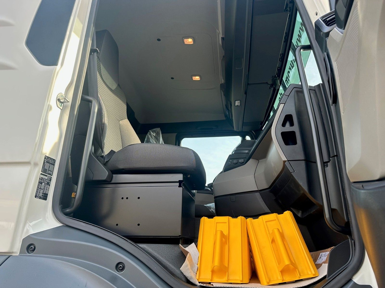 Autocarro scarrabile MAN TGS 35.520 8x4 Euro6e Hyva 26-55 Abrollkipper: foto 15