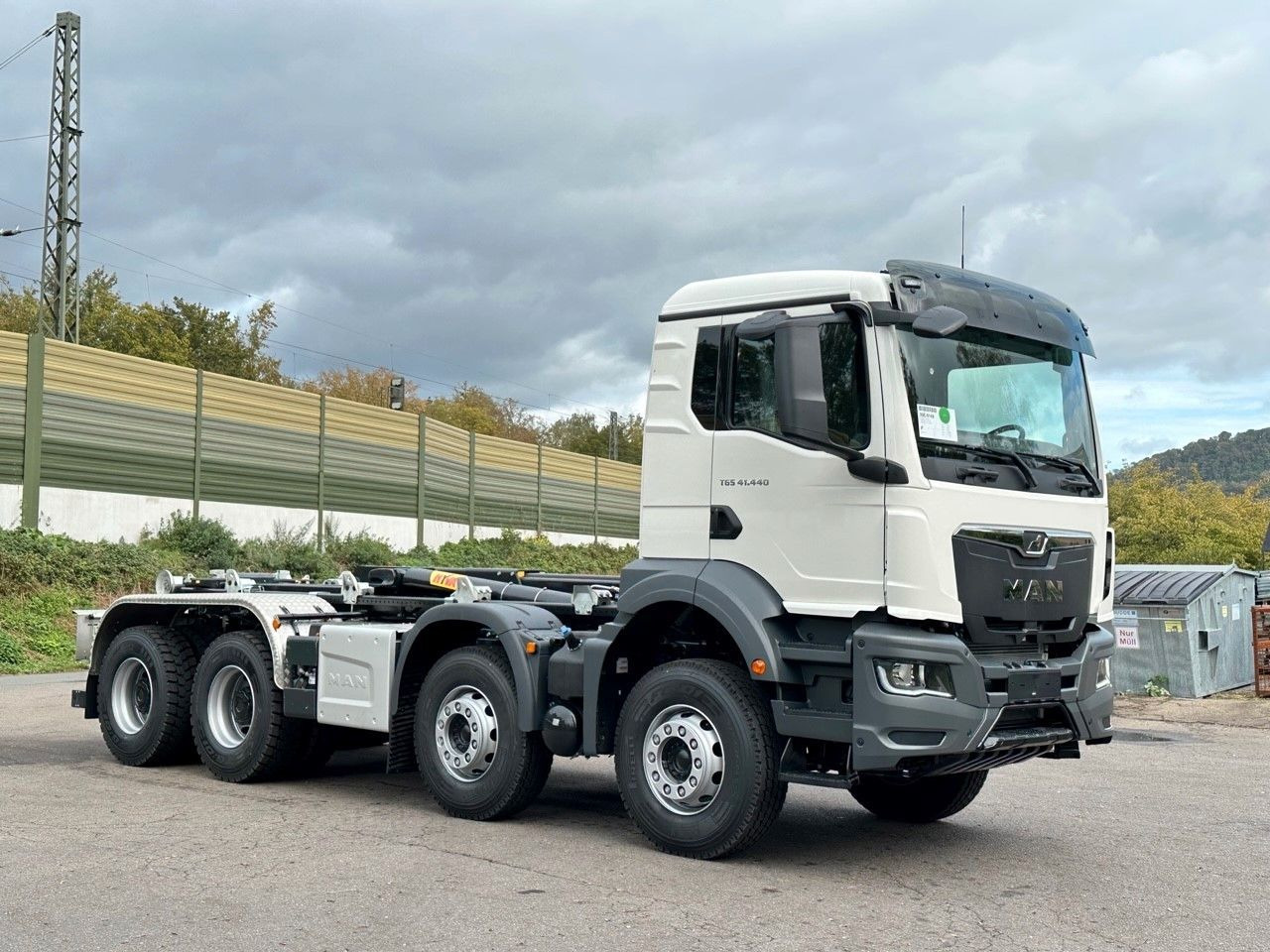 MAN TGS 41.440 8x4 Euro6e Hyva 26-55 Abrollkipper - Autocarro scarrabile: foto 4 MAN TGS 41.440 8x4 Euro6e Hyva 26-55 Abrollkipper - Autocarro scarrabile: foto 4