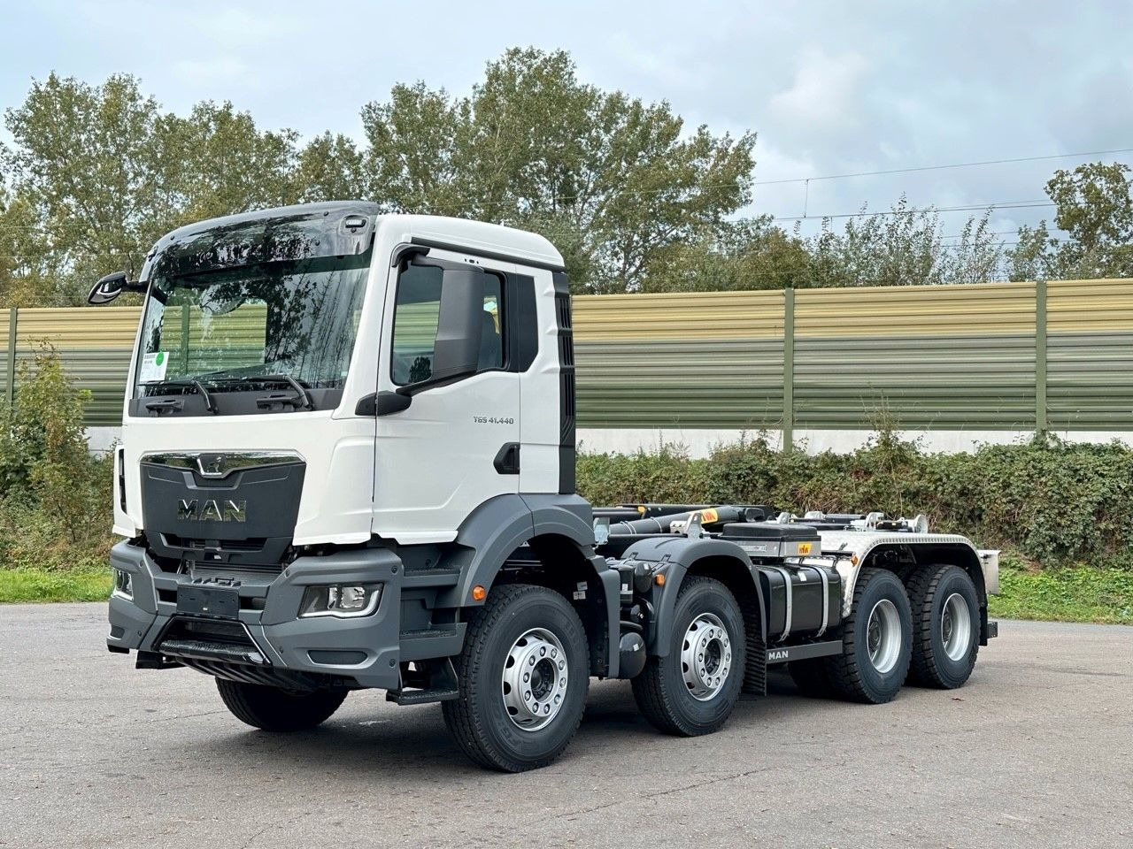 MAN TGS 41.440 8x4 Euro6e Hyva 26-55 Abrollkipper - Autocarro scarrabile: foto 3 MAN TGS 41.440 8x4 Euro6e Hyva 26-55 Abrollkipper - Autocarro scarrabile: foto 3