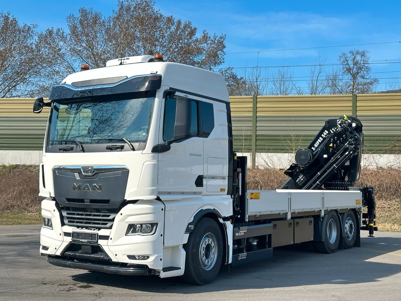 MAN TGX 26.520 TG3 Retarder / 6X2 Hiab 548 E 8 - Camion con gru: foto 2 MAN TGX 26.520 TG3 Retarder / 6X2 Hiab 548 E 8 - Camion con gru: foto 2