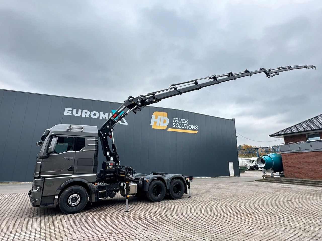 MAN TGX 26.580 6x4 Kran Hiab 302-6 + Jib-4 - Camion con gru: foto 4 MAN TGX 26.580 6x4 Kran Hiab 302-6 + Jib-4 - Camion con gru: foto 4