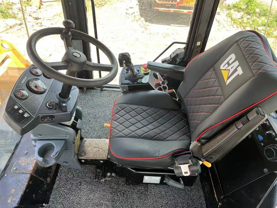 Caterpillar CB564D Double Drum Road Roller 7 Ton Weight With Core Components Engine and Bearing Essential Road Machinery - Rullo stradale: foto 5 Caterpillar CB564D Double Drum Road Roller 7 Ton Weight With Core Components Engine and Bearing Essential Road Machinery - Rullo stradale: foto 5