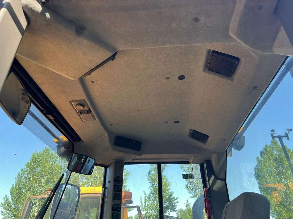 Hot Sale Used VOLVO L120GZ Loader Construction Machinery High Quality  Loader VOLVO - Pala gommata: foto 3 Hot Sale Used VOLVO L120GZ Loader Construction Machinery High Quality  Loader VOLVO - Pala gommata: foto 3