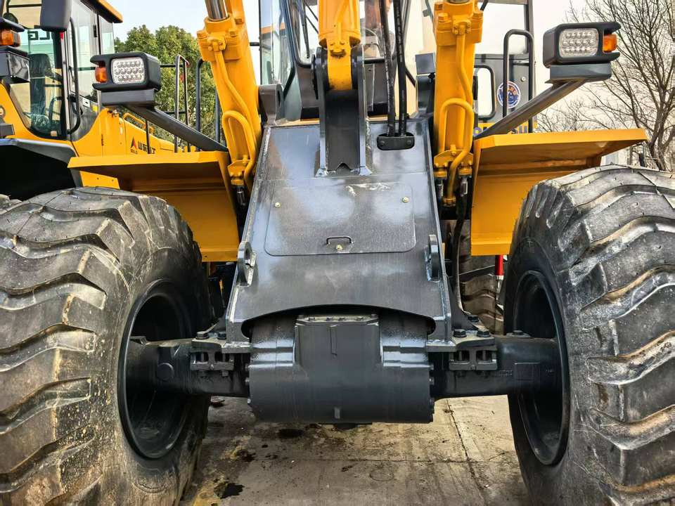 Japan Komatsu WA380-3 WA380-6 WA400-1 WA400-3 WA320-6 WA430-5 Mining Wheel Loader, Used Komatsu WA380 Mini Front End Loader - Pala gommata: foto 3 Japan Komatsu WA380-3 WA380-6 WA400-1 WA400-3 WA320-6 WA430-5 Mining Wheel Loader, Used Komatsu WA380 Mini Front End Loader - Pala gommata: foto 3