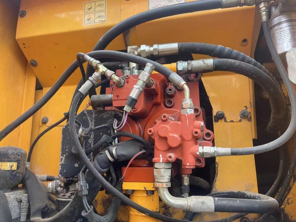 Original Good Quality USED Excavators R210 W-9T 21 Ton Excavator Wheel Excavator for HYUNDAI - Escavatore gommato: foto 5 Original Good Quality USED Excavators R210 W-9T 21 Ton Excavator Wheel Excavator for HYUNDAI - Escavatore gommato: foto 5