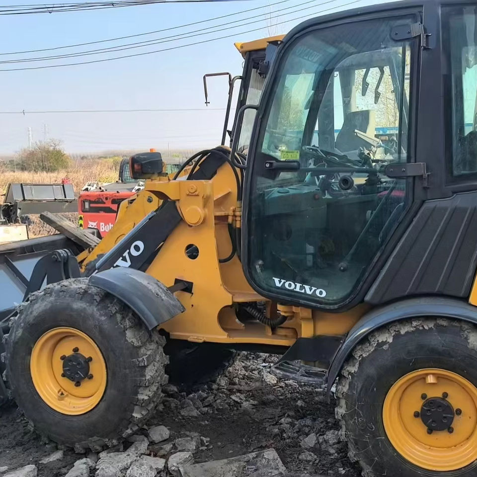 Preferential Price Used Volvo L20F Small Skid Steer Loader Secondhand VOLVO L20f Mini Wheel Loader in Good Condition for Sale - Pala gommata: foto 1 Preferential Price Used Volvo L20F Small Skid Steer Loader Secondhand VOLVO L20f Mini Wheel Loader in Good Condition for Sale - Pala gommata: foto 1