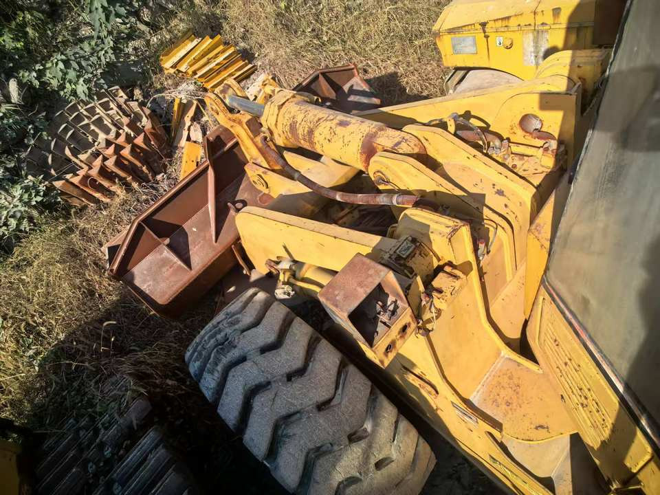 Used Front Wheel Loader CAT 966F With Good Price From Wheel Loaders Caterpillar Machinery Cat 966F Loaders - Pala gommata: foto 3 Used Front Wheel Loader CAT 966F With Good Price From Wheel Loaders Caterpillar Machinery Cat 966F Loaders - Pala gommata: foto 3