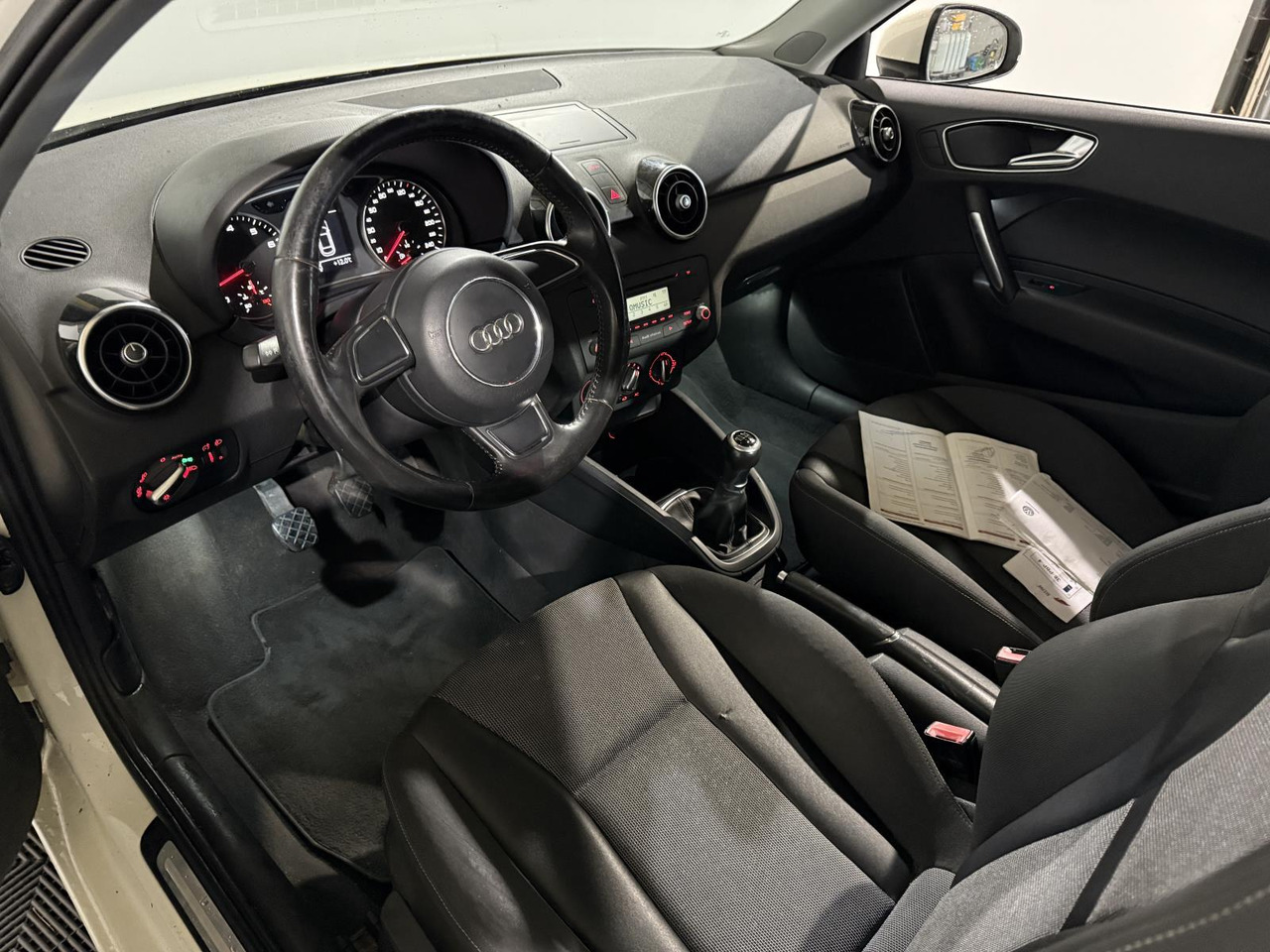 Audi | A1 | 1.2 TFSI Ambition Pro Line | 2011 | 173.570 km | 38PBP4 | Logisch - Hatchback: foto 4 Audi | A1 | 1.2 TFSI Ambition Pro Line | 2011 | 173.570 km | 38PBP4 | Logisch - Hatchback: foto 4
