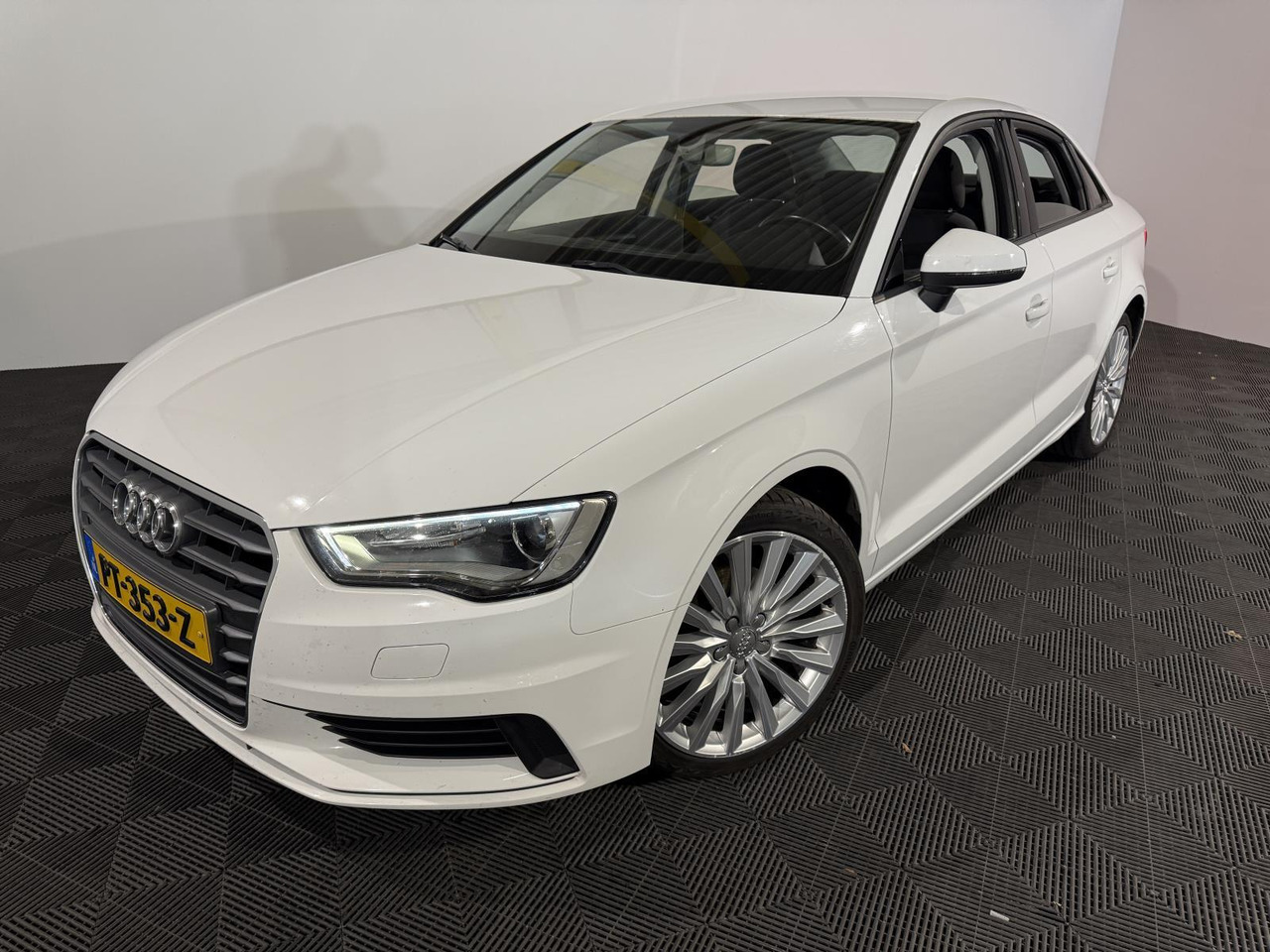 Audi | A3 Limousine | 1.4 TFSI Attraction Pro Line Plus Automaat | 2016 | 256.538 km | PT353Z | Geen oordeel - Berlina: foto 1 Audi | A3 Limousine | 1.4 TFSI Attraction Pro Line Plus Automaat | 2016 | 256.538 km | PT353Z | Geen oordeel - Berlina: foto 1