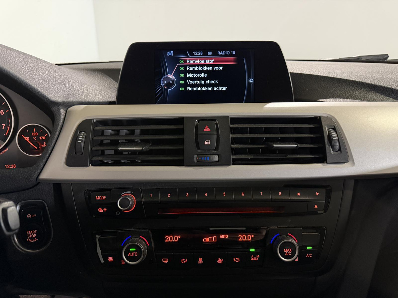 BMW | 4-serie Coupé | 420i Executive Automaat | 2015 | 213.401 km | 2ZGG53 | Logisch - Autovettura: foto 5 BMW | 4-serie Coupé | 420i Executive Automaat | 2015 | 213.401 km | 2ZGG53 | Logisch - Autovettura: foto 5