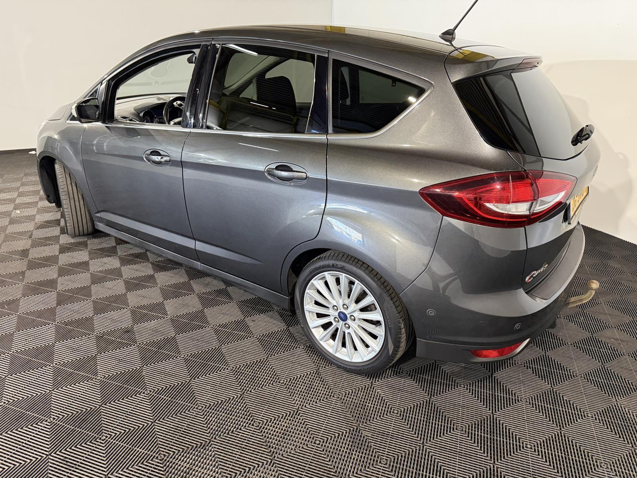 Ford C-Max 1.0 Titanium ZG-548-F 186.382 km - Autovettura: foto 3 Ford C-Max 1.0 Titanium ZG-548-F 186.382 km - Autovettura: foto 3