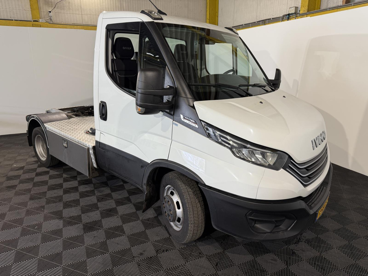 Iveco 40C18 Daily VSH-15-F 201.901 km - Trattore stradale BE: foto 4 Iveco 40C18 Daily VSH-15-F 201.901 km - Trattore stradale BE: foto 4