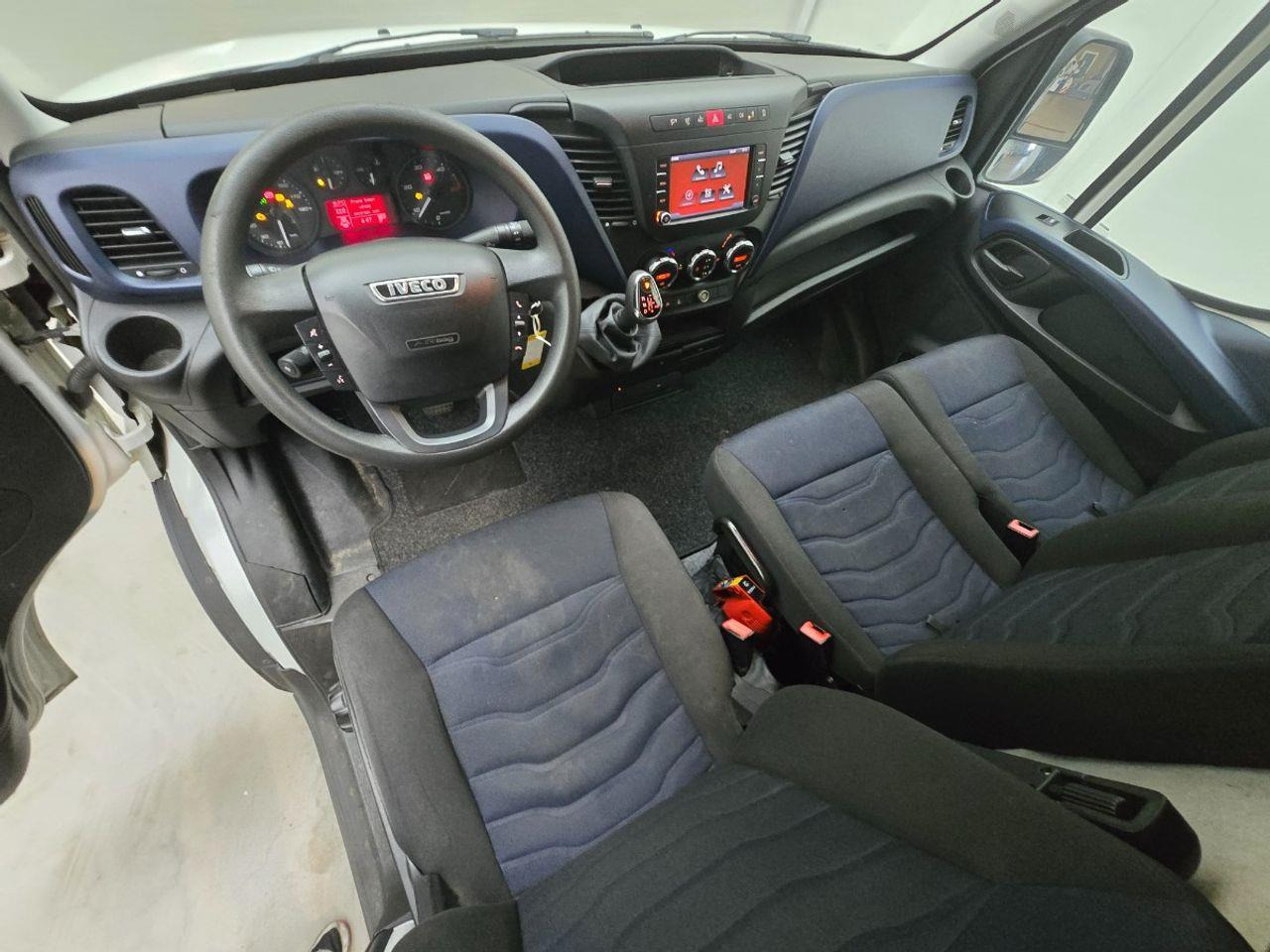 Iveco Daily 35S14V 2.3 352 H3 L | 2017 | 218.863 km | Automaat | V76DFG | NAP: Geen oordeel - Furgone chiuso: foto 5 Iveco Daily 35S14V 2.3 352 H3 L | 2017 | 218.863 km | Automaat | V76DFG | NAP: Geen oordeel - Furgone chiuso: foto 5
