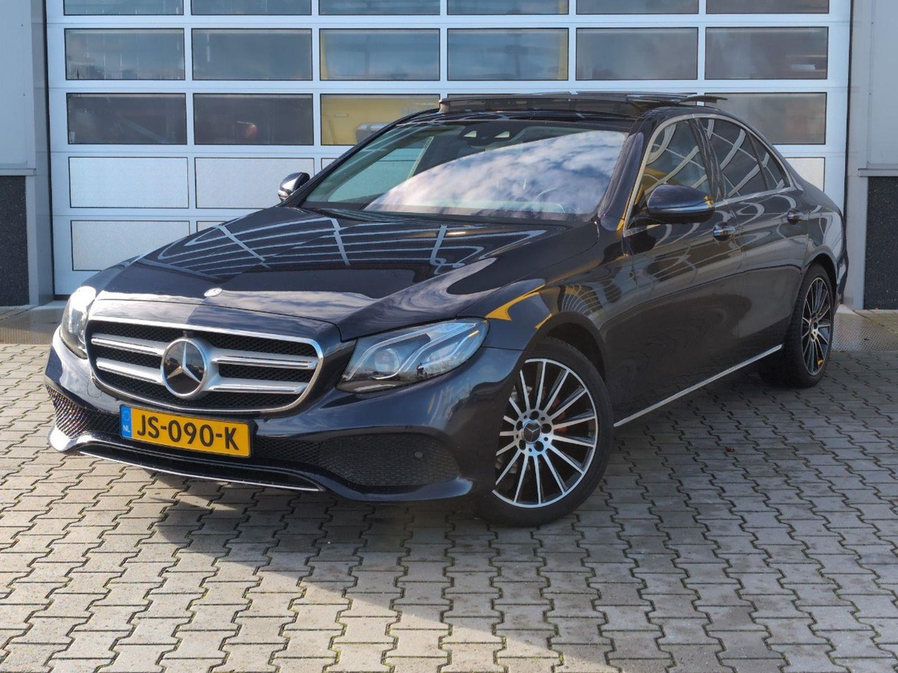 Mercedes-Benz E-klasse 220 d Lease Edition Prestige Plus | 2016 | 286.876 km | Automaat | JS090K | NAP: Logisch - Berlina: foto 1 Mercedes-Benz E-klasse 220 d Lease Edition Prestige Plus | 2016 | 286.876 km | Automaat | JS090K | NAP: Logisch - Berlina: foto 1