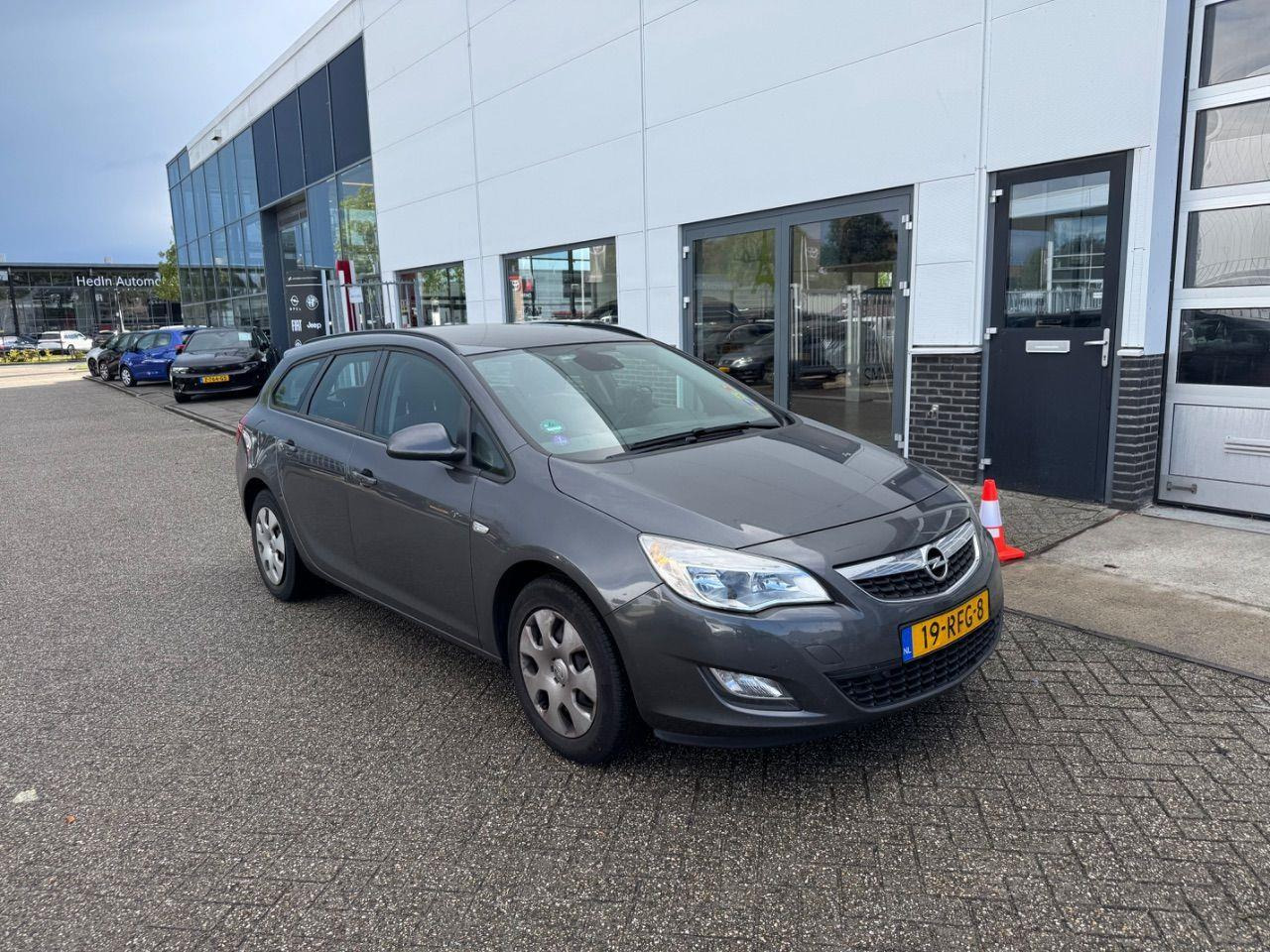 Opel Astra Sports Tourer 1.4 Turbo Edition | 2011 | 251.699 km | 19RFG8 | NAP: Logisch - Autovettura: foto 2 Opel Astra Sports Tourer 1.4 Turbo Edition | 2011 | 251.699 km | 19RFG8 | NAP: Logisch - Autovettura: foto 2