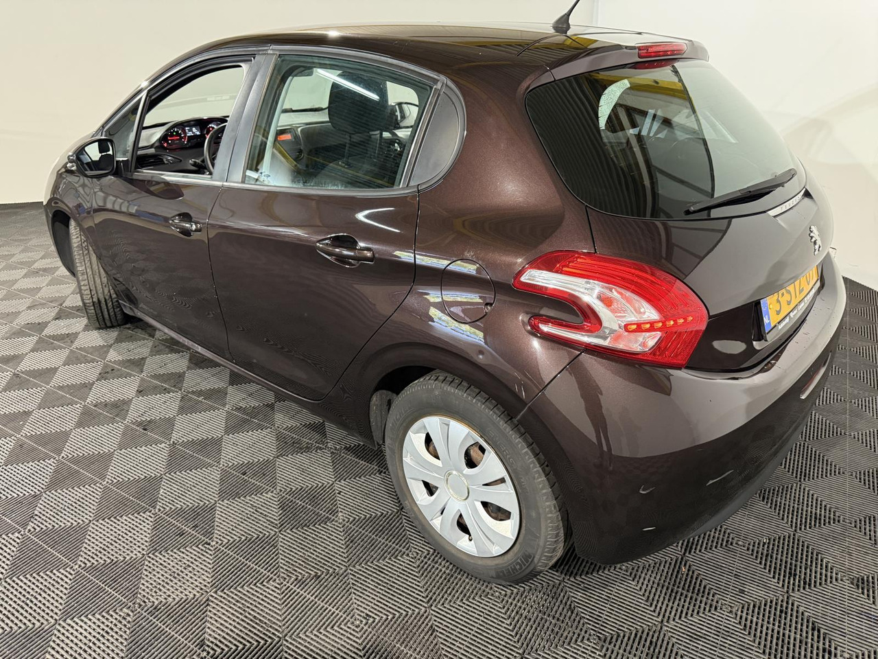 Peugeot | 208 | 1.2 VTi Urban Soul | 2014 | 200.317 km | 3STZ09 | Logisch - Hatchback: foto 3 Peugeot | 208 | 1.2 VTi Urban Soul | 2014 | 200.317 km | 3STZ09 | Logisch - Hatchback: foto 3
