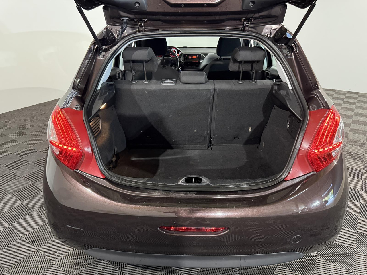 Peugeot | 208 | 1.2 VTi Urban Soul | 2014 | 200.317 km | 3STZ09 | Logisch - Hatchback: foto 5 Peugeot | 208 | 1.2 VTi Urban Soul | 2014 | 200.317 km | 3STZ09 | Logisch - Hatchback: foto 5