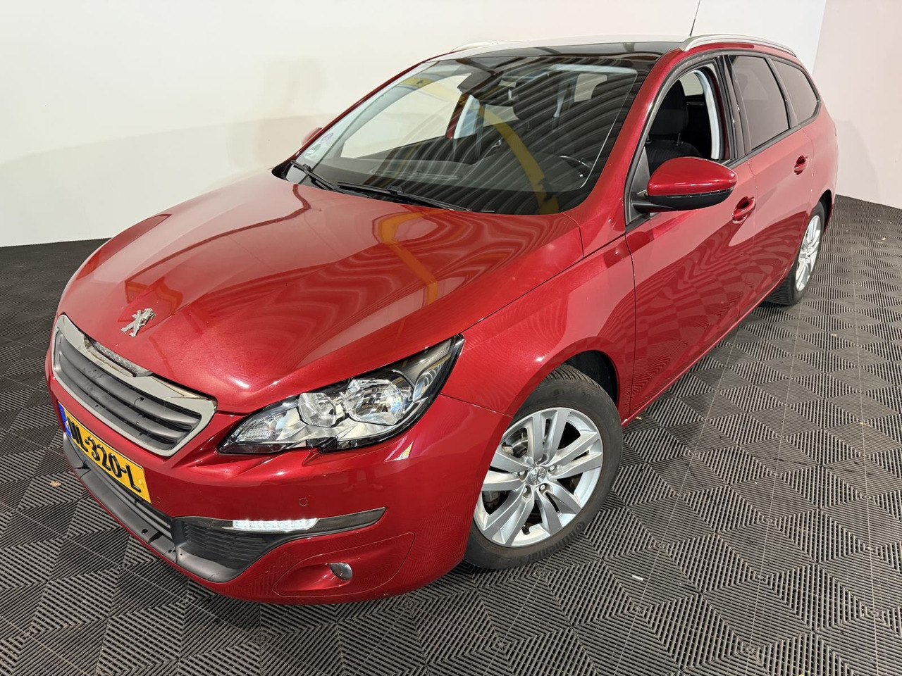 Peugeot | 308 SW | 1.2 PureTech Blue Lion | 2017 | 125.283 km | NL320L | Logisch - Autovettura: foto 1 Peugeot | 308 SW | 1.2 PureTech Blue Lion | 2017 | 125.283 km | NL320L | Logisch - Autovettura: foto 1