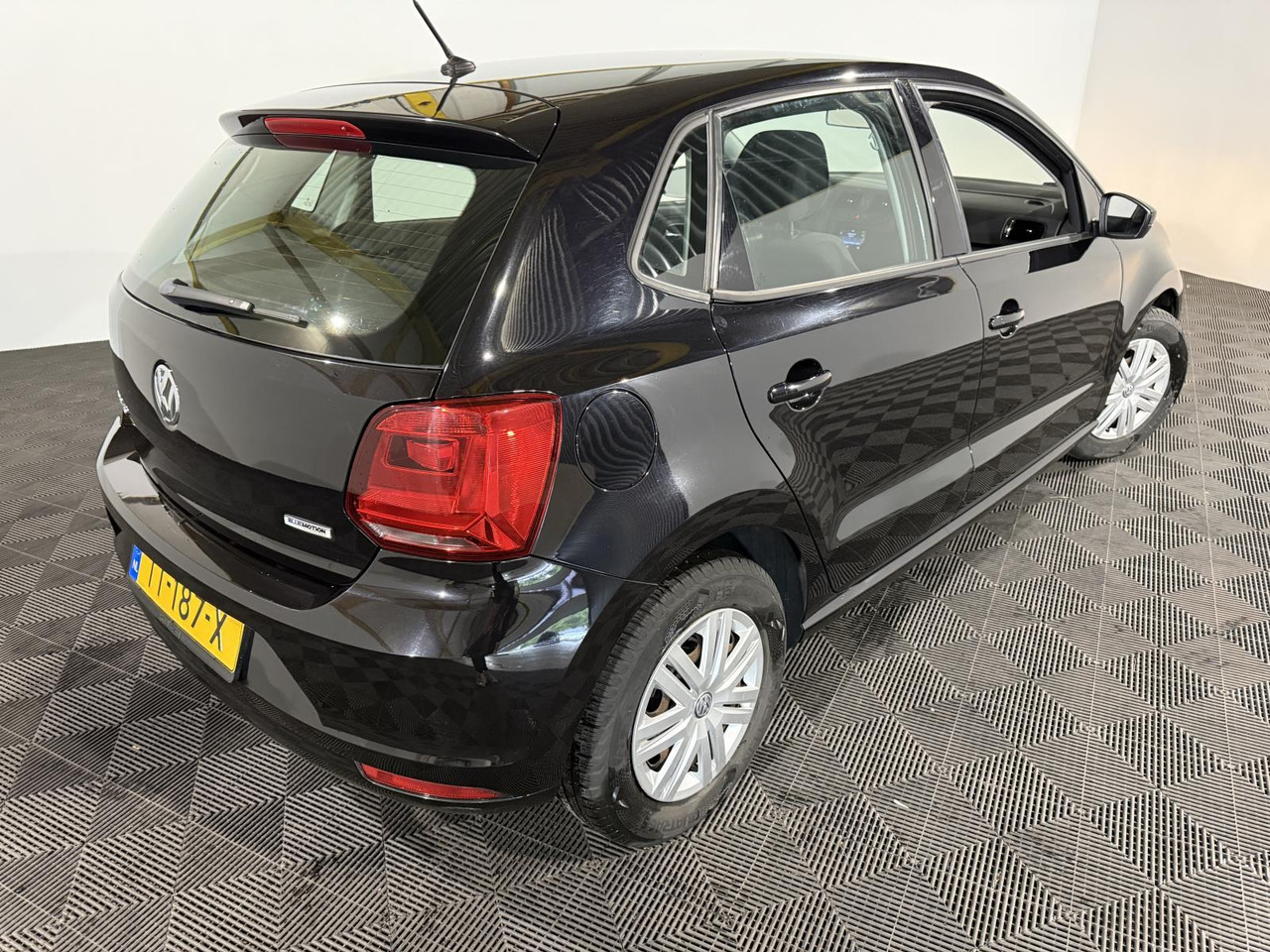 Volkswagen | Polo | 1.0 Comfortline Connected Series | 2017 | 178.442 km | TT187X | Geen oordeel - Hatchback: foto 2 Volkswagen | Polo | 1.0 Comfortline Connected Series | 2017 | 178.442 km | TT187X | Geen oordeel - Hatchback: foto 2