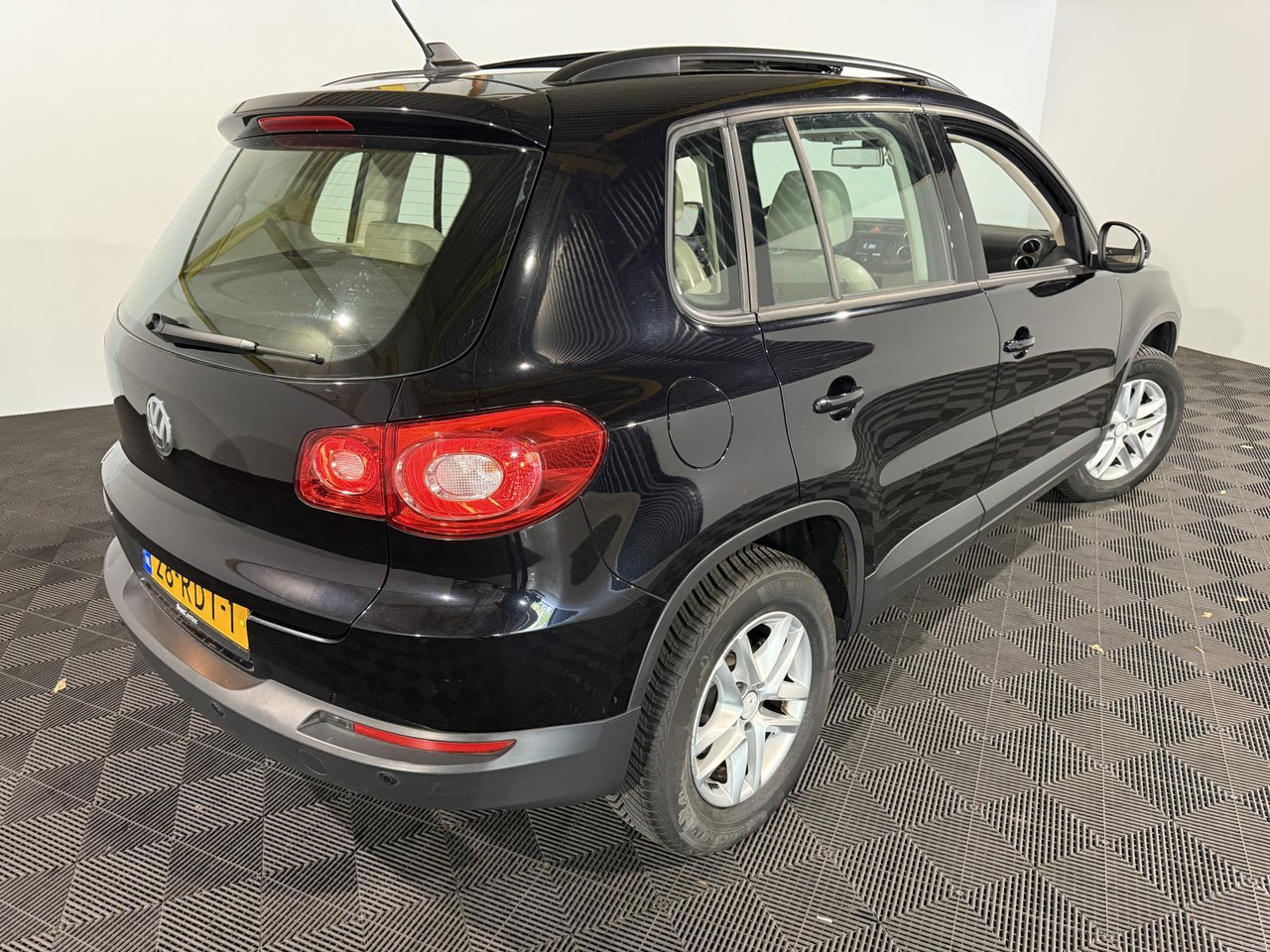 Volkswagen | Tiguan | 1.4 TSI Comfort&Design | 2011 | 236.671 km | 28RDT1 | Logisch - SUV/ Fuoristrada: foto 4 Volkswagen | Tiguan | 1.4 TSI Comfort&Design | 2011 | 236.671 km | 28RDT1 | Logisch - SUV/ Fuoristrada: foto 4