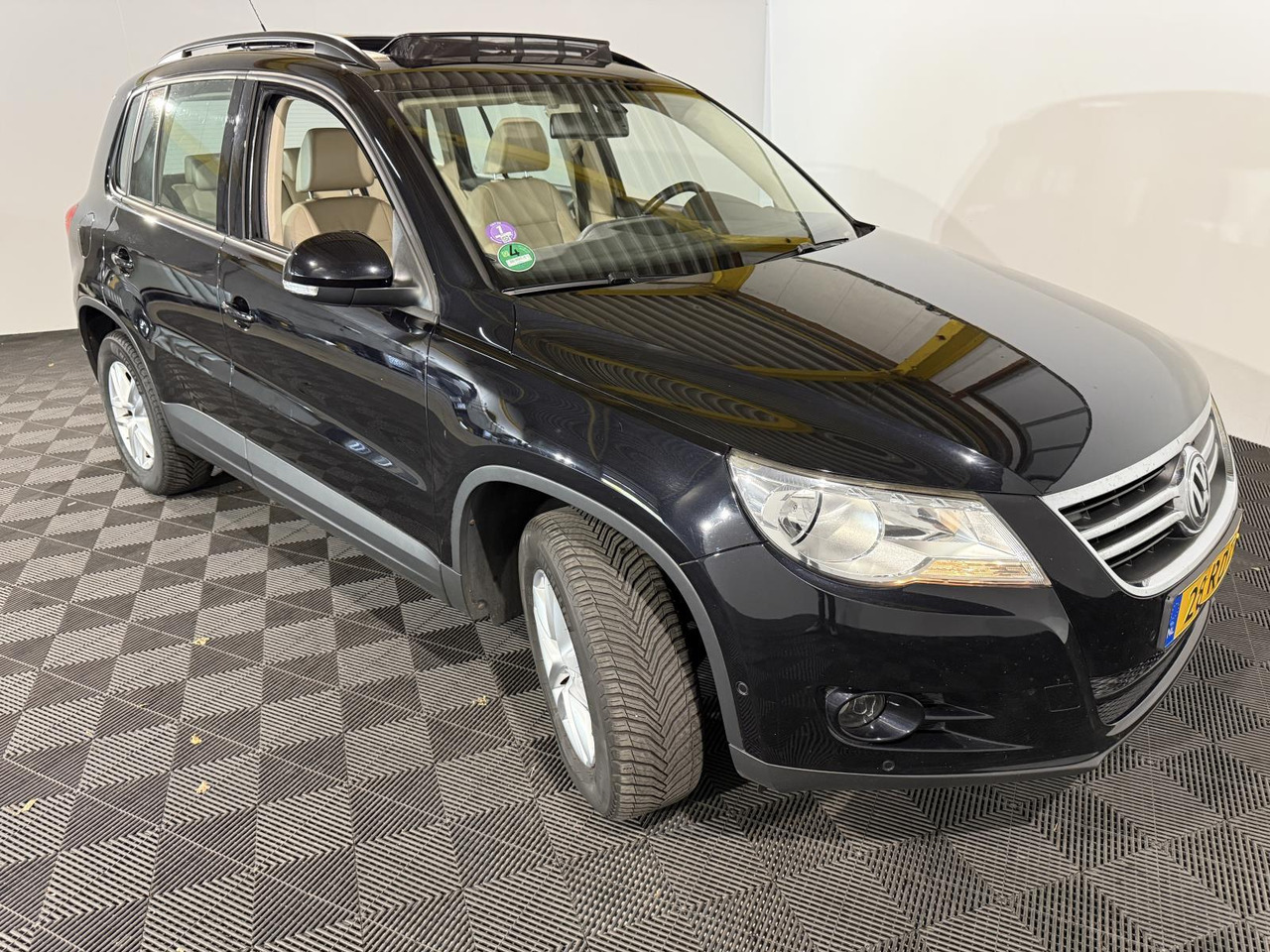 Volkswagen | Tiguan | 1.4 TSI Comfort&Design | 2011 | 236.671 km | 28RDT1 | Logisch - SUV/ Fuoristrada: foto 5 Volkswagen | Tiguan | 1.4 TSI Comfort&Design | 2011 | 236.671 km | 28RDT1 | Logisch - SUV/ Fuoristrada: foto 5